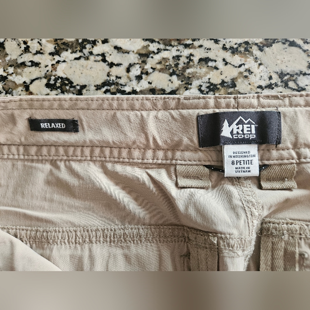 REI Co-op Cargo Pants Tan Relaxed Fit Women's 8 Petite - Picture 10 of 10
